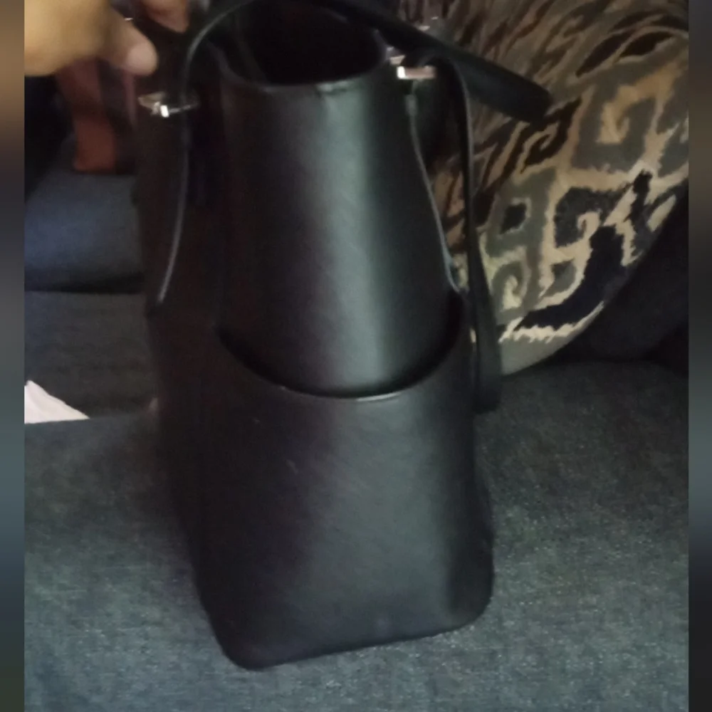 Great Condition Michael Kors Marilyn Medium Saffiano Leather Tote Bag - Picture 5 of 12